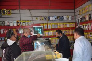 لجنة من حماية المستهلك بمركز الواسطى تتفقد الأسواق بأشراف السكرتير المساعد بالمحافظة 3 IMG 20210304 WA0021