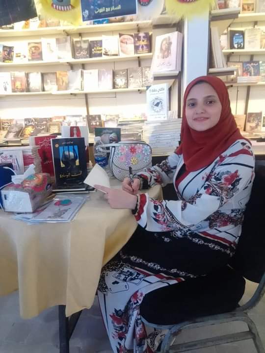 حوار مع الكاتبة الشابة “آية أيمن خليل” في أول أعملها الأدبية رواية ” تحت الوسادة “