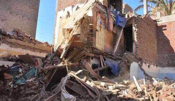 وفاة 7 أشخاص من بينهم أطفال في إنهيار منزل بسوهاج