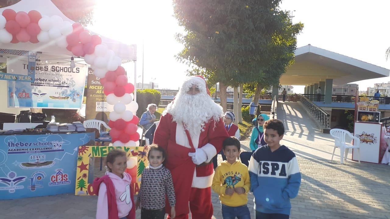بابا نويل في مدرسة طيبة