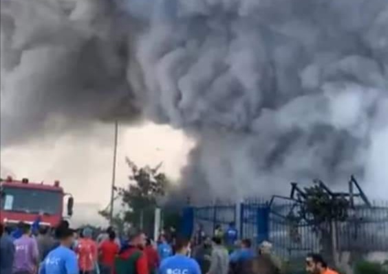 مصرع 12 شخص وإصابة 19 آخرين في حريق هائل بمصنع ملابس بالقليوبية