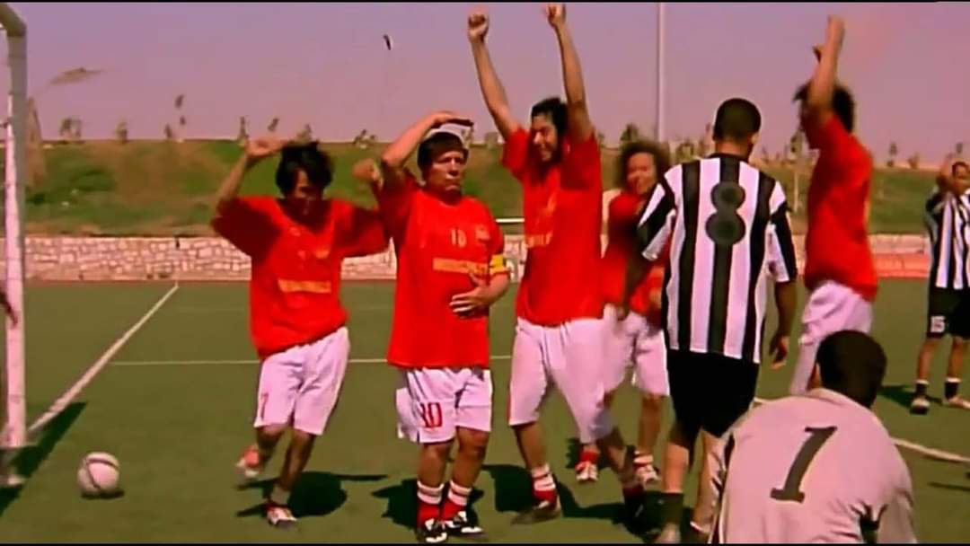 عادل إمام يحتفل بفوز منتخب مصر