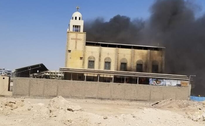 حريق هائل في كنيسة الأنبا بيشوي في المنيا الجديدة(فيديو)