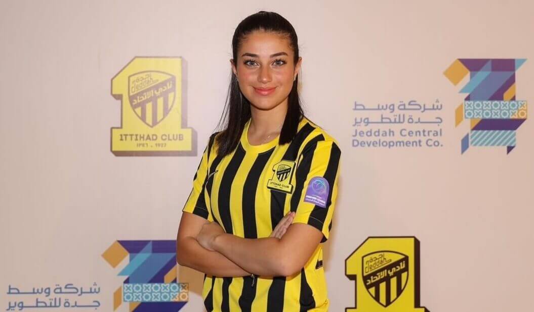 فرح جفري تجدد تعاقدها مع نادي الاتحاد لـ 2025 (صور)