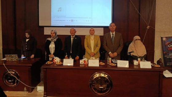 مناقشة مشروعات تخرج إعلام بنات الأزهر